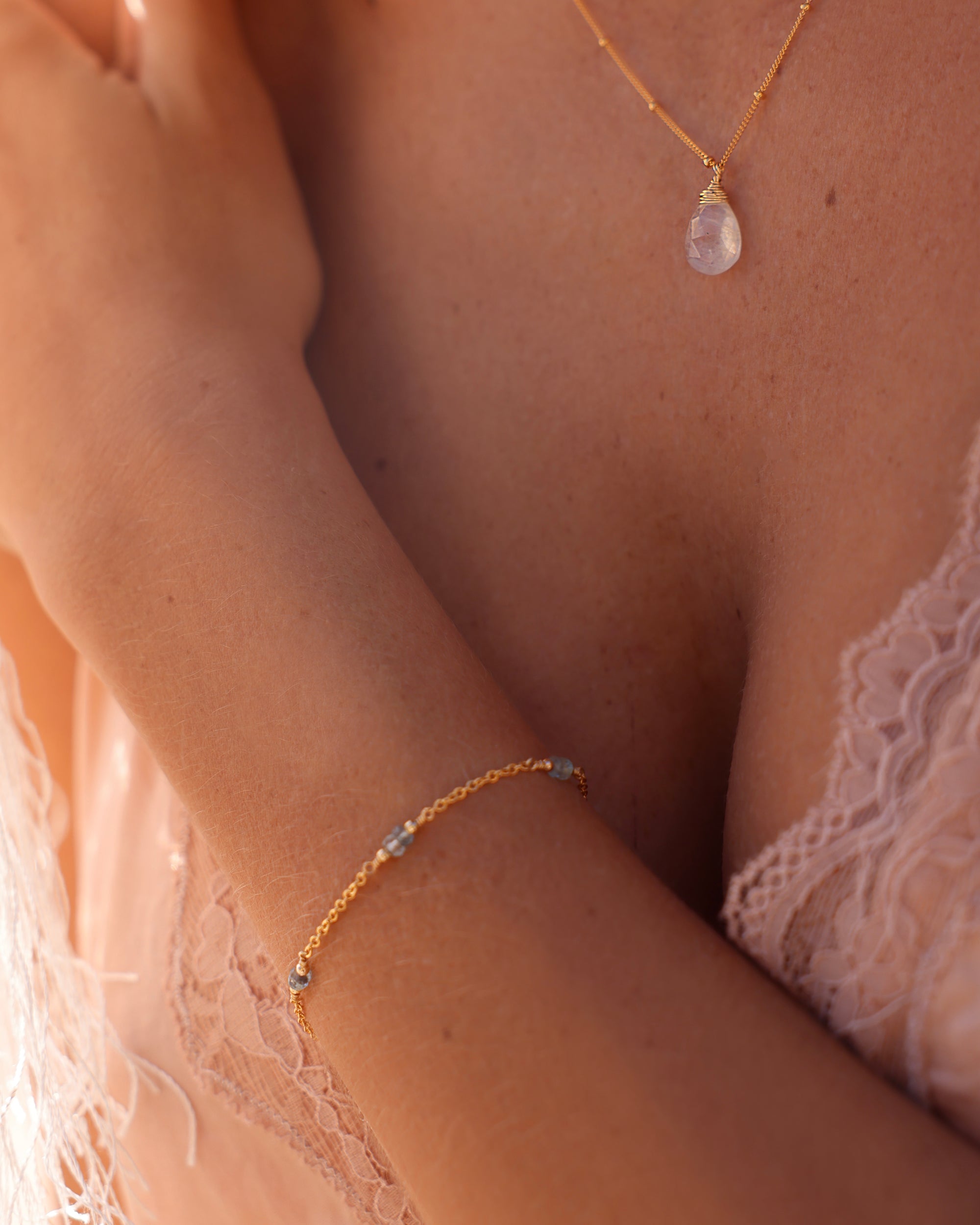 Delicate gold aquamarine beaded bracelet