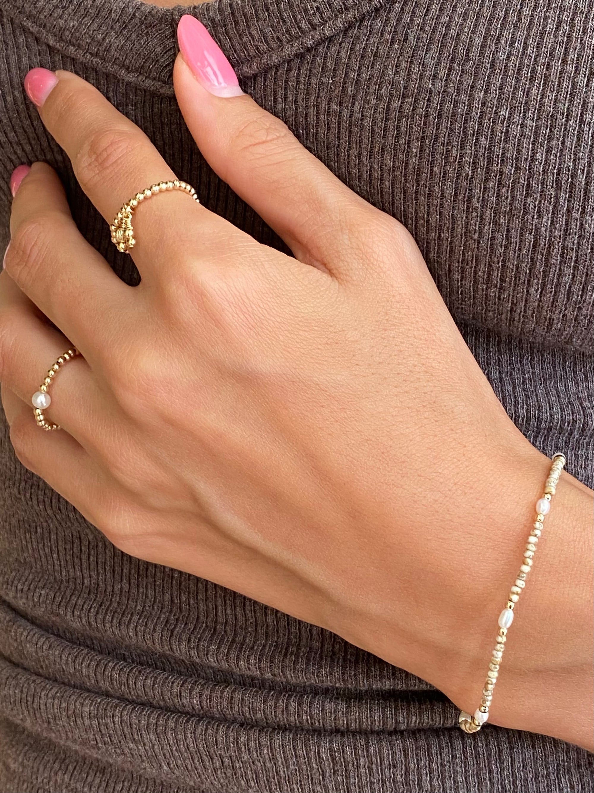 Woman wearing bracelet with freshwater Pearls and gold accent beads